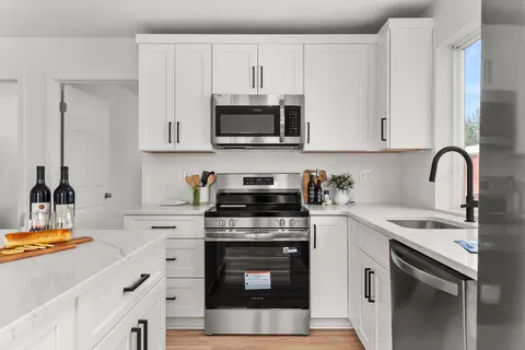 Kitchen - 6109 E 8th Ave, Spokane, WA 99212 photo 5 of 6