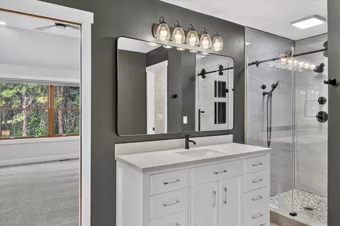 Bath - 4309 E Pineglen Rd, Mead, WA 99021 photo 1 of 5