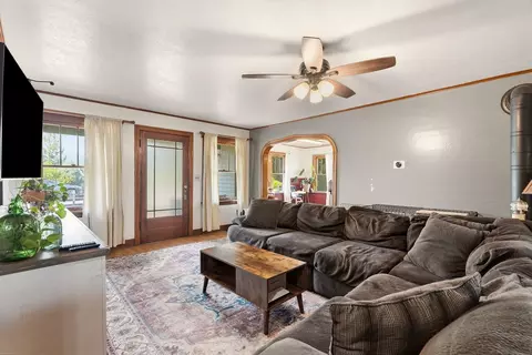Living - 9922 E Upriver Dr, Spokane, WA 99206 photo 3 of 4