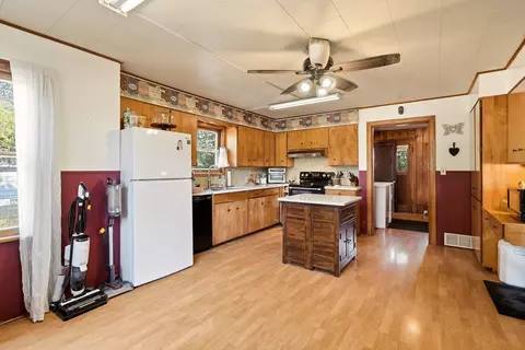 Kitchen - 9922 E Upriver Dr, Spokane, WA 99206 photo 1 of 6