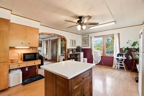 Kitchen - 9922 E Upriver Dr, Spokane, WA 99206 photo 6 of 6