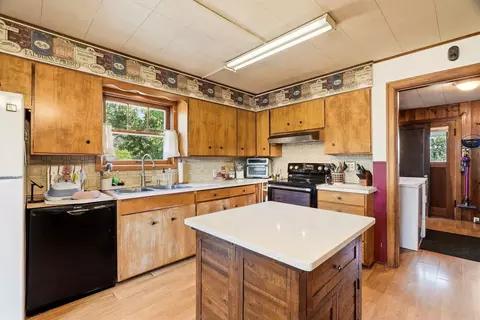 Kitchen - 9922 E Upriver Dr, Spokane, WA 99206 photo 3 of 6