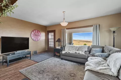 Living - 3703 Plaza Rd, Rosalia, WA 99170 photo 2 of 2