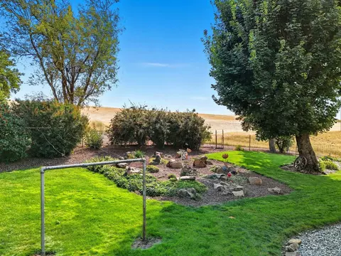 Exterior - 3703 Plaza Rd, Rosalia, WA 99170 photo 7 of 10