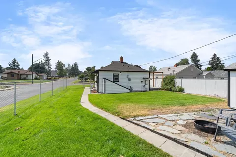 Exterior - 727 E Crown Ave, Spokane, WA 99207 photo 9 of 17