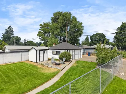 Exterior - 727 E Crown Ave, Spokane, WA 99207 photo 4 of 17