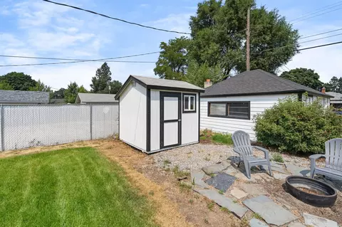Exterior - 727 E Crown Ave, Spokane, WA 99207 photo 14 of 17