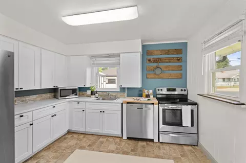 Kitchen - 727 E Crown Ave, Spokane, WA 99207 photo 2 of 4