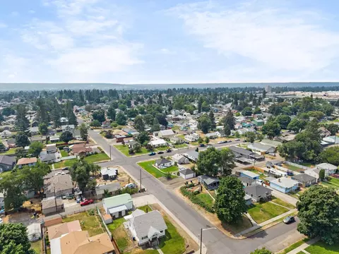 View/Area - 727 E Crown Ave, Spokane, WA 99207 photo 6 of 7