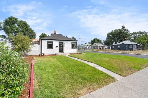 Exterior - 727 E Crown Ave, Spokane, WA 99207 photo 6 of 17