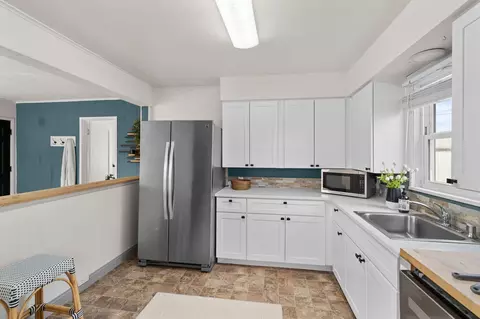 Kitchen - 727 E Crown Ave, Spokane, WA 99207 photo 3 of 4