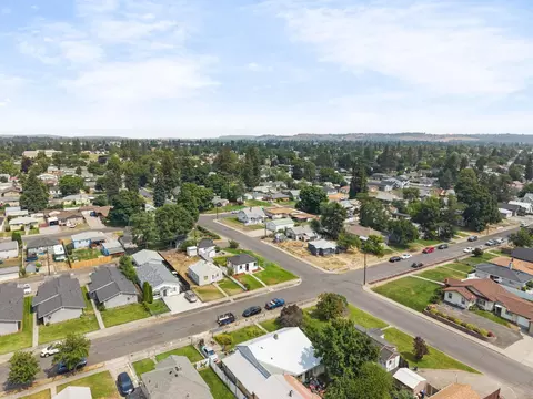 View/Area - 727 E Crown Ave, Spokane, WA 99207 photo 3 of 7