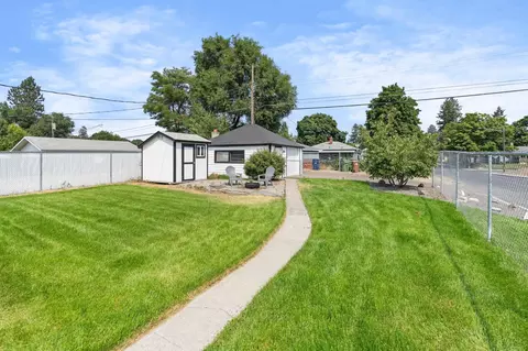 Exterior - 727 E Crown Ave, Spokane, WA 99207 photo 8 of 17