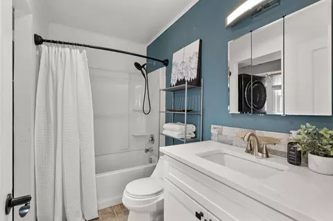 Bath - 727 E Crown Ave, Spokane, WA 99207 photo 1 of 1