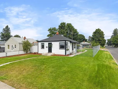Exterior - 727 E Crown Ave, Spokane, WA 99207 photo 2 of 17