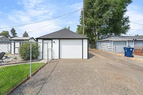 Exterior - 727 E Crown Ave, Spokane, WA 99207 photo 16 of 17
