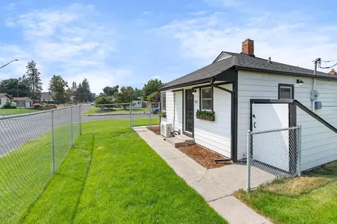 Exterior - 727 E Crown Ave, Spokane, WA 99207 photo 7 of 17