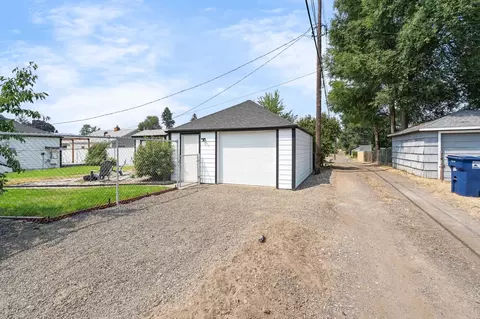 Exterior - 727 E Crown Ave, Spokane, WA 99207 photo 17 of 17