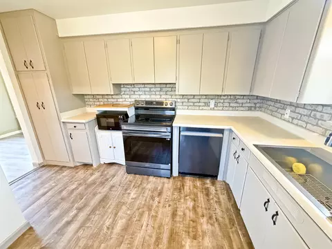 Kitchen - 4009 E Pratt Ave, Spokane, WA 99202 photo 2 of 2