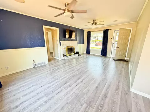 Living - 4009 E Pratt Ave, Spokane, WA 99202 photo 1 of 6