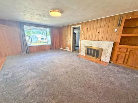 Living - 4009 E Pratt Ave, Spokane, WA 99202 photo 5 of 6