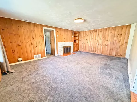 Living - 4009 E Pratt Ave, Spokane, WA 99202 photo 2 of 6