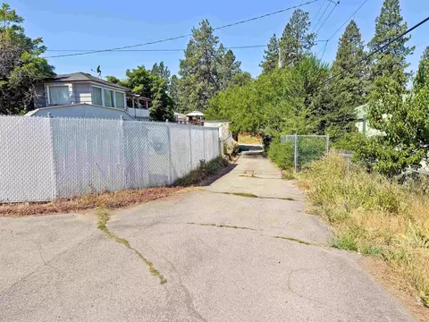 Exterior - 4009 E Pratt Ave, Spokane, WA 99202 photo 7 of 8