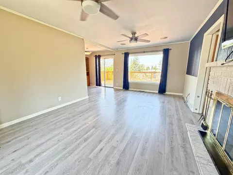 Living - 4009 E Pratt Ave, Spokane, WA 99202 photo 4 of 6