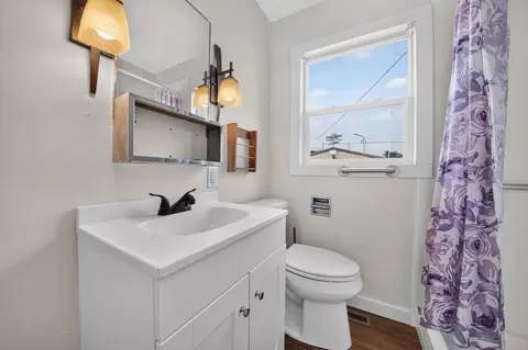 Bath - 2921 E Hoffman Ave, Spokane, WA 99207 photo 1 of 3