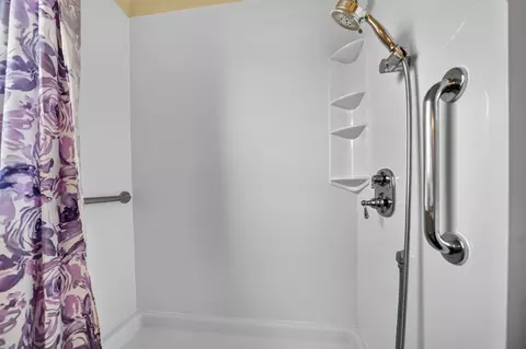 Bath - 2921 E Hoffman Ave, Spokane, WA 99207 photo 3 of 3