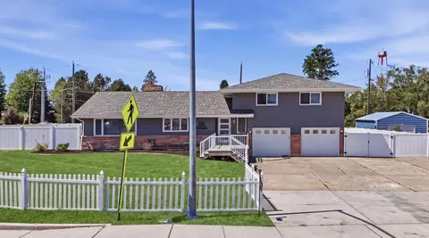11 N Barker Rd, Greenacres, WA 99016