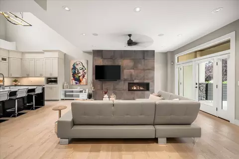 Living - 310 E 10th Ave, Spokane, WA 99202 photo 1 of 2