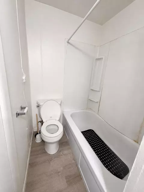 Bath - 3011 E Queen Ave, Spokane, WA 99217 photo 2 of 4