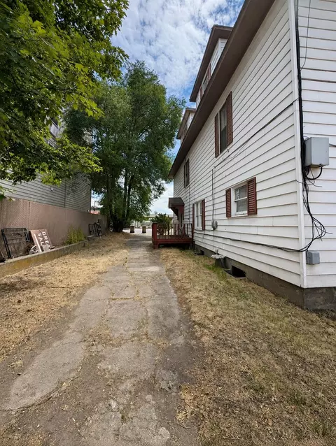 Exterior - 3011 E Queen Ave, Spokane, WA 99217 photo 5 of 6