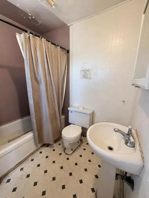 Bath - 3011 E Queen Ave, Spokane, WA 99217 photo 3 of 4