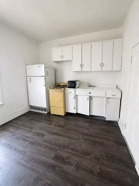 Kitchen - 3011 E Queen Ave, Spokane, WA 99217 photo 1 of 5