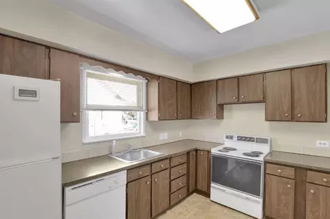 Kitchen - 1407 E Broad Ave, Spokane, WA 99207 photo 1 of 2