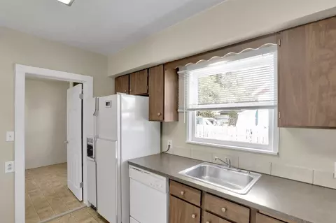 Kitchen - 1407 E Broad Ave, Spokane, WA 99207 photo 2 of 2