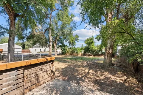 Exterior - 1701 E Desmet Ave, Spokane, WA 99202 photo 9 of 11