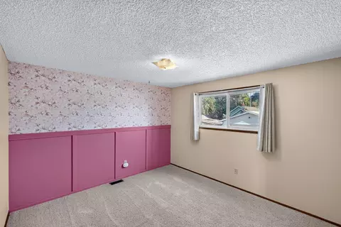 Bedroom - 1927 E Hoffman Ave, Spokane, WA 99207 photo 1 of 11