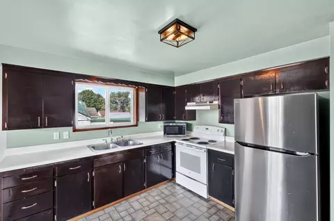 Kitchen - 1927 E Hoffman Ave, Spokane, WA 99207 photo 4 of 4