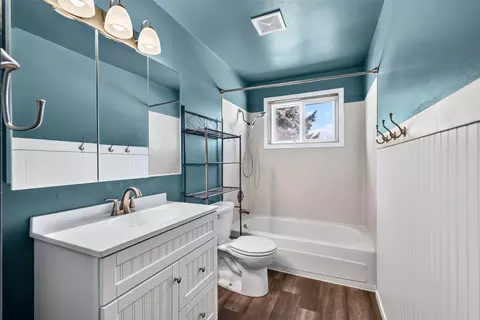 Bath - 1927 E Hoffman Ave, Spokane, WA 99207 photo 1 of 3