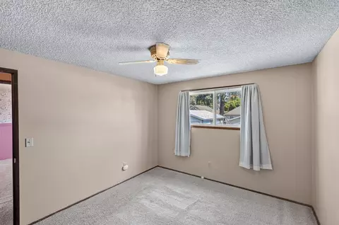 Bedroom - 1927 E Hoffman Ave, Spokane, WA 99207 photo 5 of 11