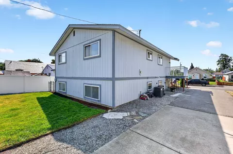 Exterior - 1927 E Hoffman Ave, Spokane, WA 99207 photo 10 of 10