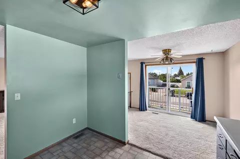 Entry Way - 1927 E Hoffman Ave, Spokane, WA 99207 photo 1 of 1