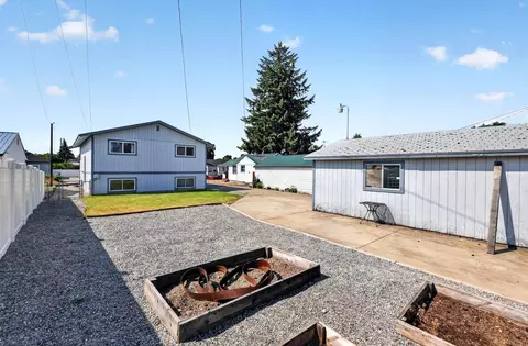 Exterior - 1927 E Hoffman Ave, Spokane, WA 99207 photo 7 of 10