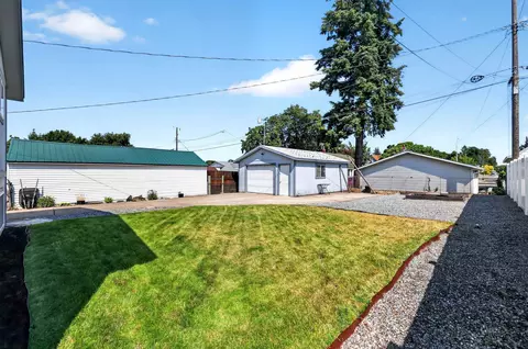 Exterior - 1927 E Hoffman Ave, Spokane, WA 99207 photo 6 of 10