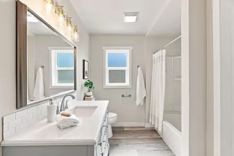 Bath - 913 E Longfellow Ave, Spokane, WA 99207 photo 1 of 7