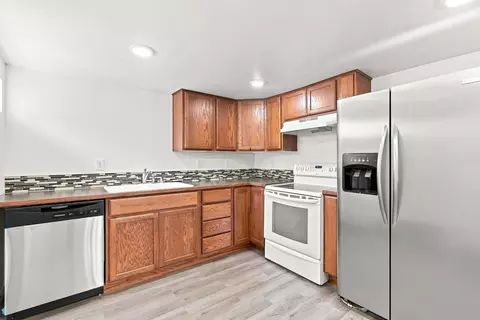 Kitchen - 913 E Longfellow Ave, Spokane, WA 99207 photo 8 of 8