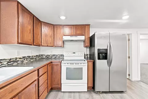 Kitchen - 913 E Longfellow Ave, Spokane, WA 99207 photo 6 of 8